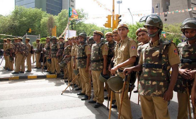 तमिलनाडु में ड्यूटी पर पुलिसवालों को मोबाइल इस्तेमाल करना मना है, जानें वजह…
