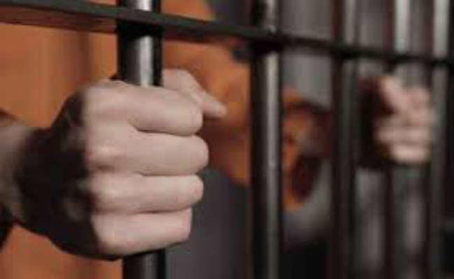 रंग के पैकेट में छुपा कर बेच रहे थे अफीम, अदालत ने सुनाई इतने सालों की सजा