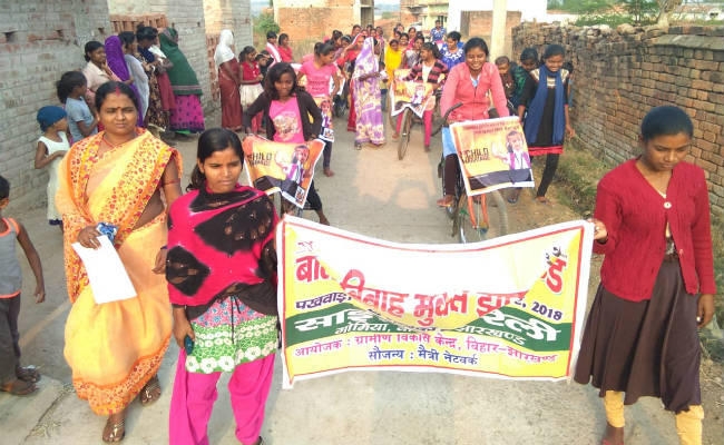 गोमिया : ”बाल विवाह मुक्त झारखंड” पखवाड़ा कार्यक्रम पर छात्राओं ने निकाली साइकिल रैली