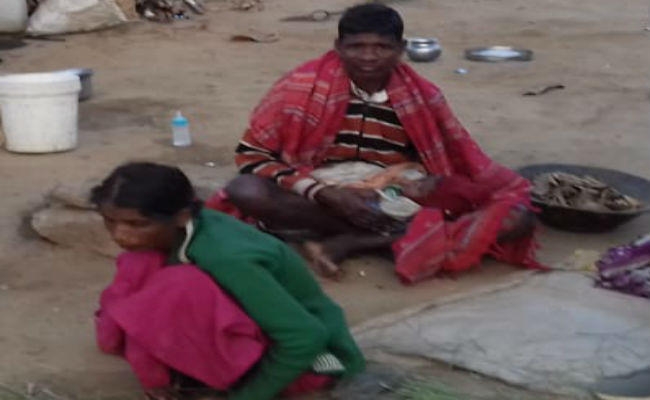 जीवन-मौत के बीच दिन काट रही सुकरी मुंडा, पैसे के अभाव में नहीं हो पा रहा इलाज