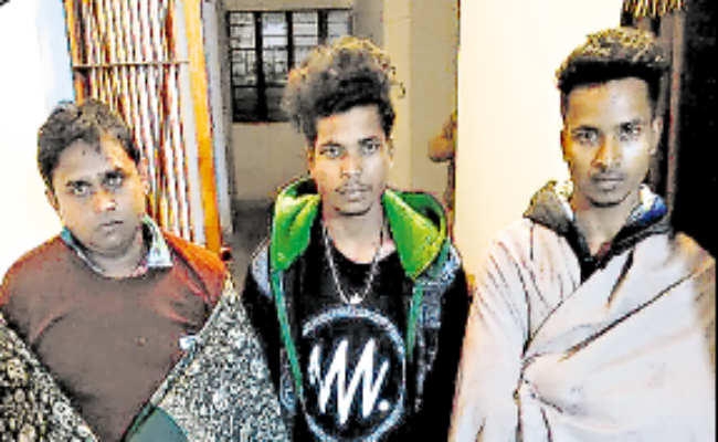 देवघर : साइबर डीएसपी ने पालोजोरी के कुशमाहा व चितरा मोड़ में की छापेमारी, सिम कार्ड विक्रेता सहित तीन युवक गिरफ्तार