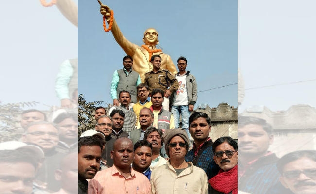 डॉ भीमराव अंबेडकर की पुण्यतिथि पर बड़कागांव में मनाया गया महापरिनिर्वाण दिवस
