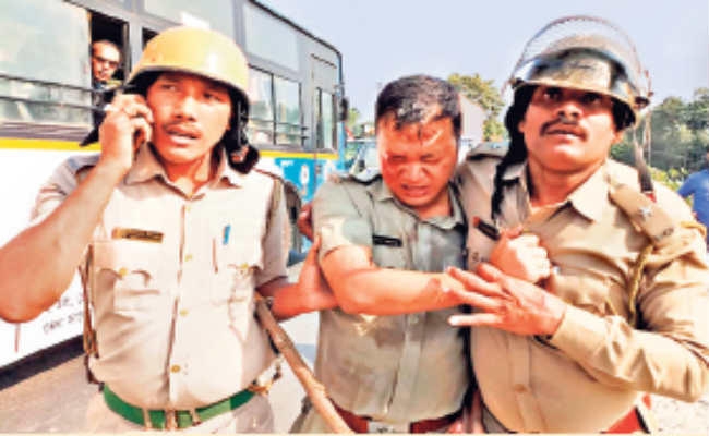 धूपगुड़ी : भाजपा समर्थकों के साथ पुलिस की झड़प, एएसपी समेत 20 घायल