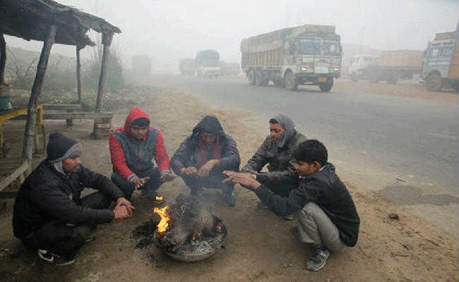 दुर्गापुर : शिल्पांचल में सर्दी का सितम, ठिठुर रहे हैं लोग, गर्म कपड़ों की बढ़ी मांग