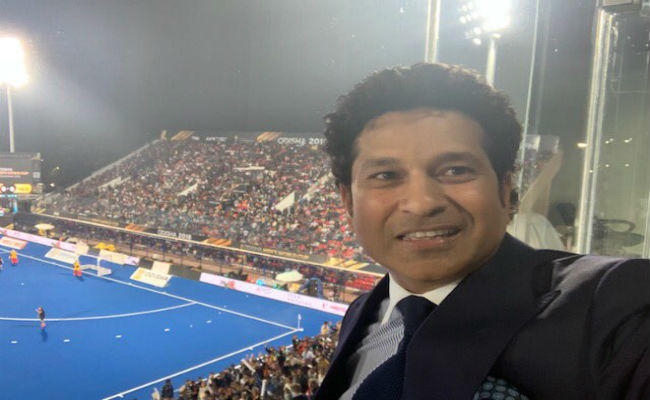 हॉकी वर्ल्ड कप फाइनल देखनें पहुंचे ”मास्टर ब्लास्टर”, सचिन-सचिन के शोर से गूंज उठा कलिंगा स्टेडियम