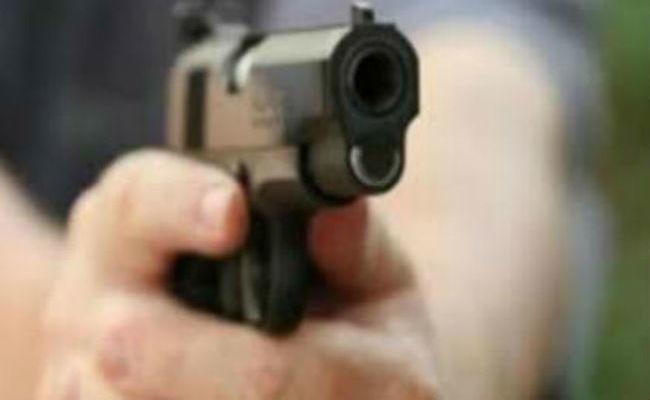 रंगदारी नहीं देने पर अपराधियों ने दिनदहाड़े मारी गोली, हालत गंभीर