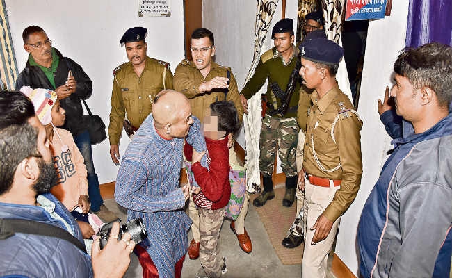 जमशेदपुर : सिटी एसपी ने भाई को कैंसर पीड़ित बच्चों के सामने मारा थप्पड़, कहा – बदतमीजी की थी