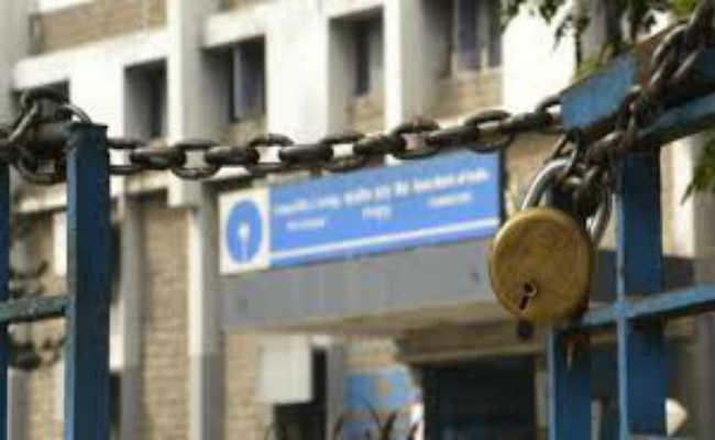 रांची : बैंकों में लटके रहे ताले, नहीं हो सका कोई काम