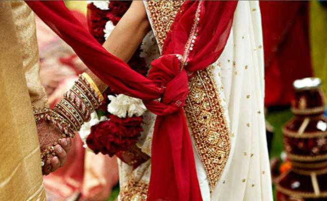 शादी के लिए पसंद नहीं था लड़का, घरवालों ने दबाव दिया तो…