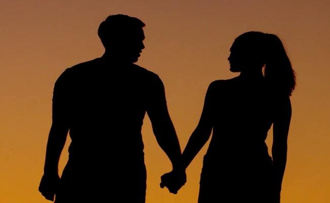 प्रेमी ने प्रेमिका को गोद में लेकर तीसरी मंजिल से लगायी छलांग और फिर…