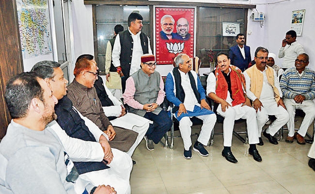 सीट शेयरिंग के बाद भाजपा में चढ़ा सियासी पारा, पांच सांसदों का कटेगा टिकट, जानें मौजूदा सीटों के बारे में