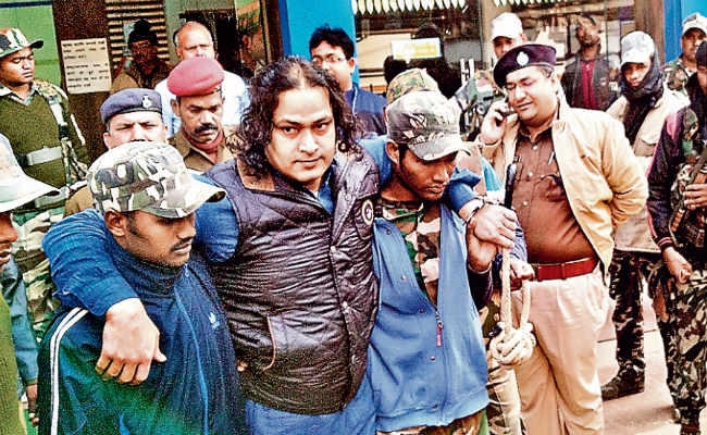 दुमका : …जब दुमका जेल में बंद गैंगस्टर अखिलेश के पेट-घुटने में उठा दर्द, भारी सुरक्षा में कराया गया अल्ट्रासाउंड