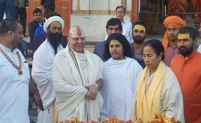 गंगासागर यात्रा पर ममता, कपिलमुनि मंदिर में की पूजा – मेले की तैयारी का लिया जायजा