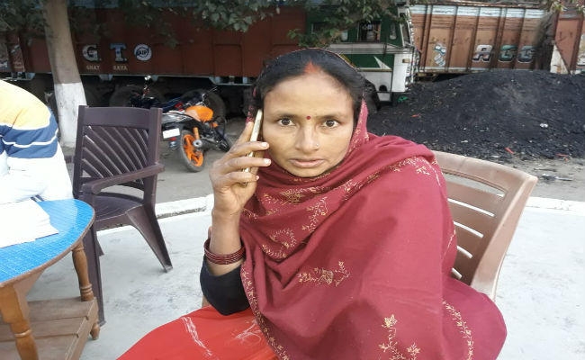 चौपारण : मुखिया ने डीलर के परिजनों लगाया अभद्र व्यवहार और गाली-गलौज का आरोप