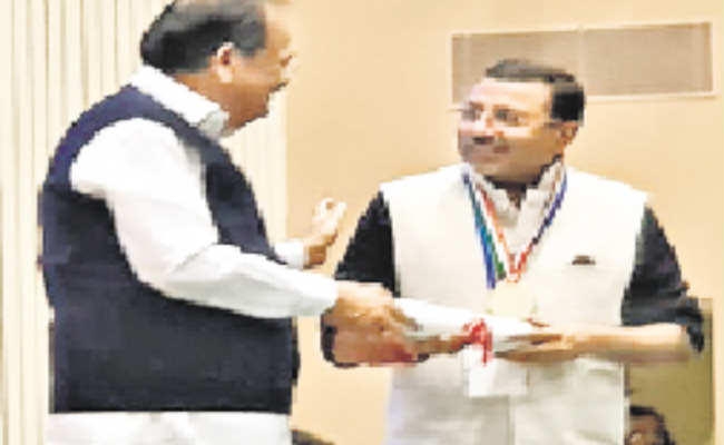 देवघर : आकांक्षी जिला में गोड्डा का परफाॅरमेंस देशभर में बेहतर, सांसद हुए सम्मानित