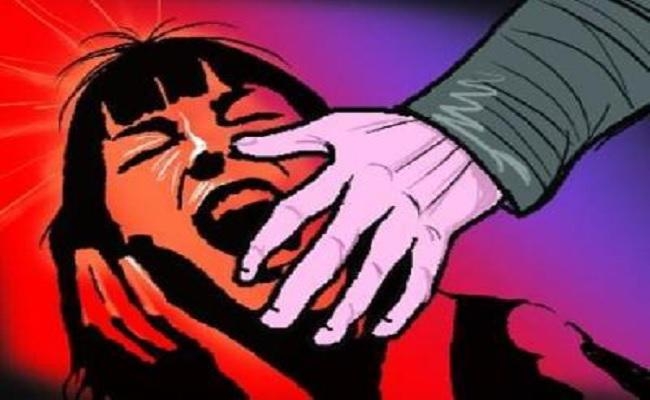 नोएडा में 3 साल की बच्ची से दुष्कर्म, आरोपी फरार
