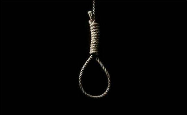 फोन पर बात करने से परिजनों के मना करने पर युवती ने लगा ली फांसी