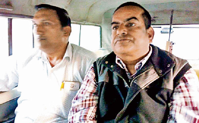 बिहार : बेनीपुर के अनुमंडल कृषि पदाधिकारी घूस लेते पकड़ाये