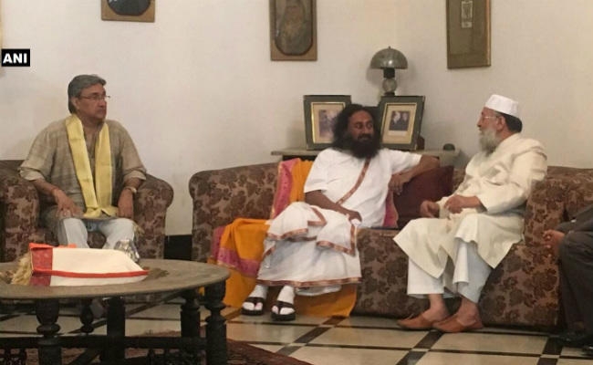 अयोध्या मुद्दे पर श्री श्री रविशंकर ने मौलान नदवी से की बात, बोले – निकलेगा हल