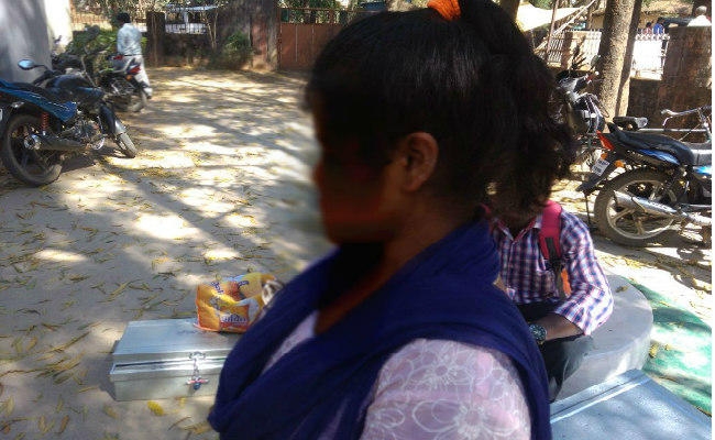 झारखंड : गुमला की नाबालिग लीला की दु:ख भरी कहानी, शादी का भय, दलाल और पुलिस का चक्कर