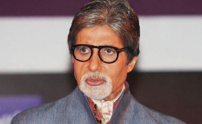 बिग बी ने लिखा,” मेरे जमाने में तो शूटिंग के वक्त सिर्फ दो महिलाएं थीं, एक मां और…