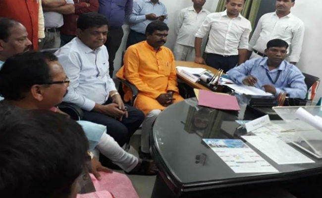 धीरज साहू बनाम प्रदीप सोंथालिया : कौन हैं ज्यादा अमीर