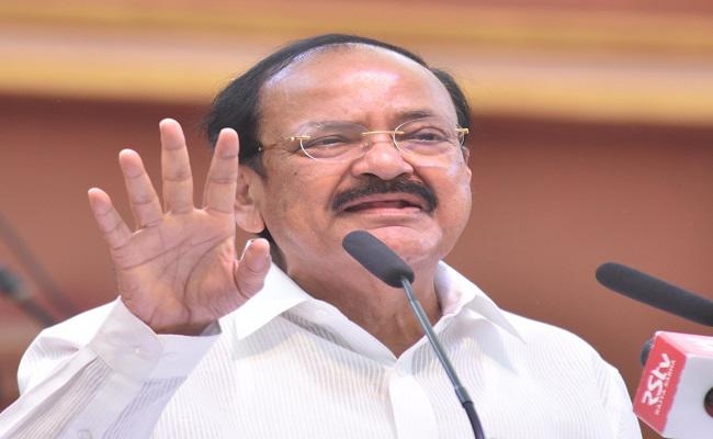 बिहार दिवस : उपराष्ट्रपति ने की सीएम नीतीश की तारीफ, कहा- विकास के साथ सुशासन जरूरी