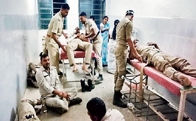 बिहार : नवादा में पुलिस वैन की ट्रक से सीधी टक्कर में 16 जख्मी, तेघड़ा के जवान की नवादा में मौत