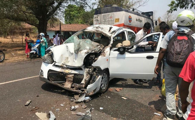 जमशेदपुर : खड़े ट्रेलर में कार ने मारी टक्कर, चार की मौत