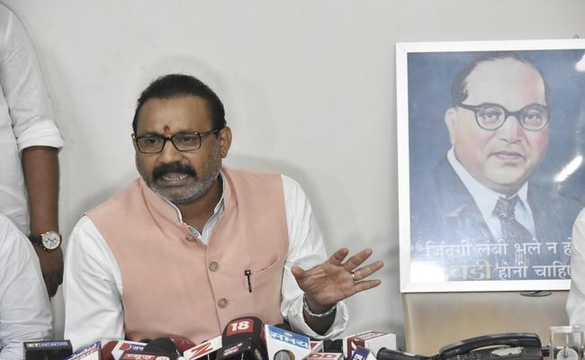 VIDEO : अशोक चौधरी ने शक्ति सिंह गोहिल को बिहार का प्रभारी बनाये जाने पर दी बड़ी प्रतिक्रिया