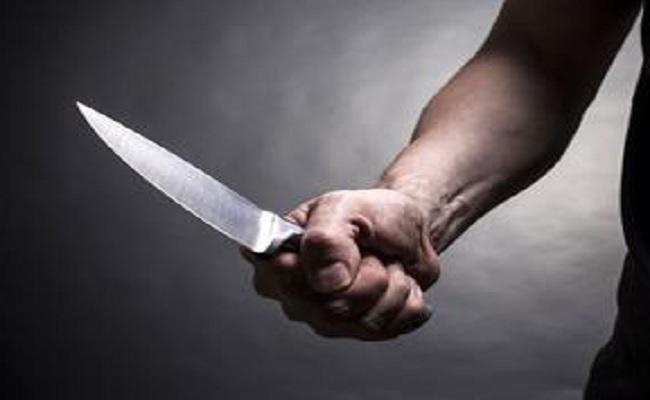 प्रेम में नाकाम युवक ने पहले युवती को चाकू से गोदा, फिर मां को भी किया घायल, उसके बाद…
