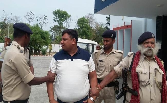 बिना रिश्वत के फाइल को टच नहीं करता मत्स्य विभाग का यह प्रधान सहायक, निगरानी ने किया…