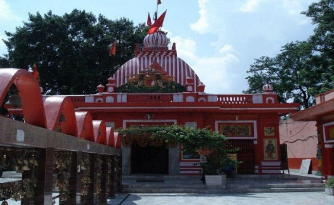 मंदिरों के पट खुलने के बाद मुंह पर मास्क लगे भक्तों की ही होगी इंट्री