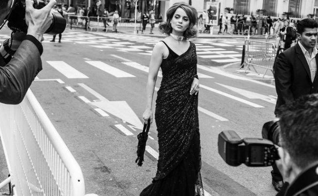 Cannes Film Festival में पहली बार पहुंची कंगना रनौत, ब्लैक साड़ी में दिखा ग्लैमरस अवतार