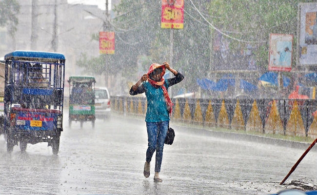 Weather Alert : बिहार में मानसून ने दिलायी गर्मी से राहत, इन जिलों में आज भी जारी रहेगी झमाझम बारिश…