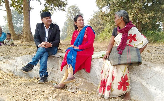 मिसाल : सरकारी मदद नहीं दिला पाये, तो बीडीओ ने गोद लेकर संवारी अनाथ उषा की जिंदगी