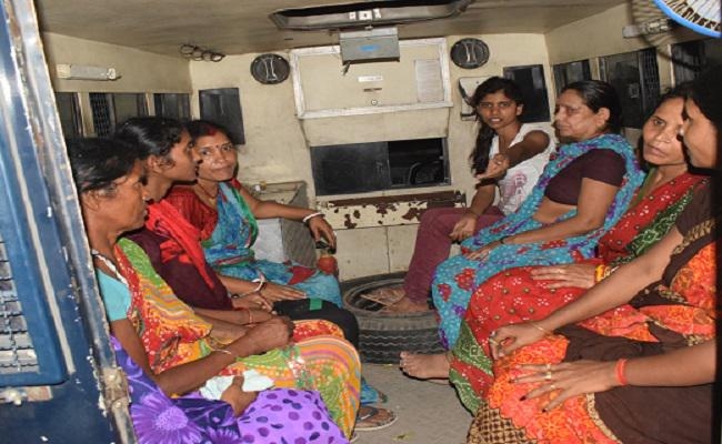 बिहार : पूर्णिया में उग्र भीड़ ने थाने में किया उपद्रव, महिलाओं ने भी जमकर काटा बवाल, जानें… क्या थी वजह
