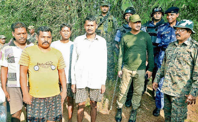 Khunti : 3 सुरक्षा गार्ड सहित 4 जवानों का अपहरण करने वालों में शामिल थे कड़िया मुंडा के 2 रिश्तेदार