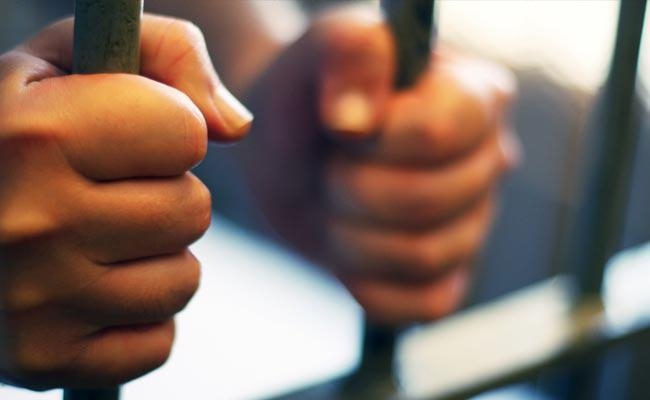 दहेज लेकर शादी नहीं करने का आरोप, आरोपी को पुलिस ने हिरासत में लिया
