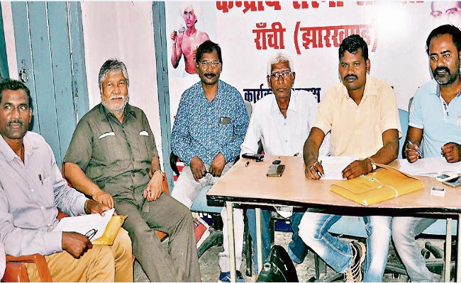 रांची : धर्म व संस्कृति छोड़ चुके आदिवासियों को न मिले आरक्षण का लाभ : समिति