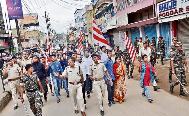पंडरा में कार व बाइक में तोड़फोड़, कांके में प्रदर्शन