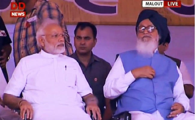 पीएम मोदी ने जब प्रकाश सिंह बादल को खड़े होने से रोक दिया…