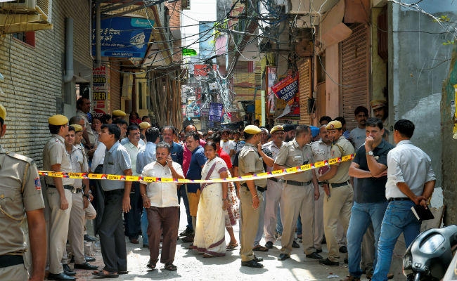Burari suicide case: 11 में से 10 का पोस्टमार्टम रिपोर्ट आया, पुलिस ने बताया फांसी लगाने के कारण हुई मौत