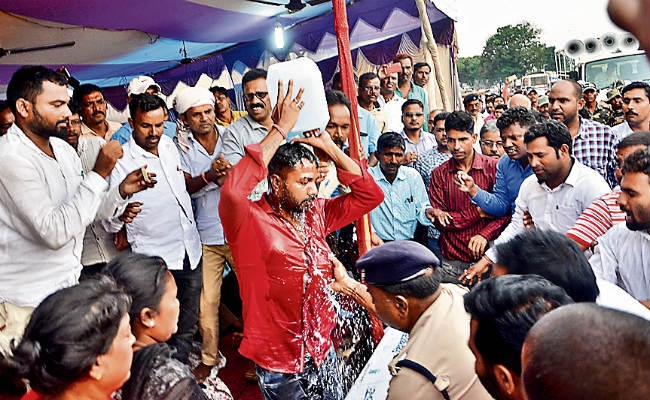 रांची : मुखिया संघ के प्रदेश संयोजक ने किया आत्मदाह का प्रयास, प्रशासन ने बचाया