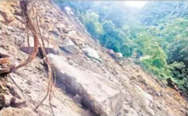 भू-स्खलन के बाद सिलीगुड़ी के कई इलाकों का उत्तर सिक्किम से संपर्क कटा