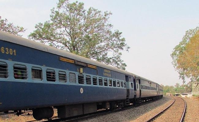पटना : पांच घंटे बंद रहा ट्रेनों का परिचालन, 32 ट्रेनें फंसी