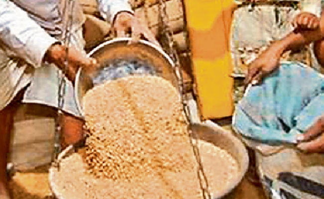 रांची : मंत्री के साथ बैठक में डीलरों ने कहा, हमलोगों के पास अनाज नहीं, अफसरों ने बेच दिया