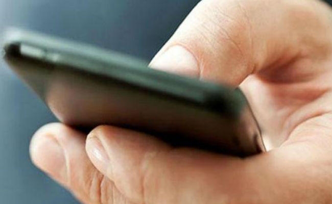 भारत में स्मार्टफोन यूजर्स अधिक, पर इंटरनेट इस्तेमाल कम