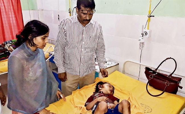 मुंगेर : बोरवेल से 30 घंटे बाद निकाली गयी सन्नो आईसीयू में भर्ती