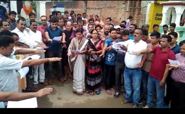 ”जय स्वच्छता” के नारों से गूंजा चौपारण, प्रशासन, जन प्रतिनिधि, समाज सेवी उतरे सड़क पर